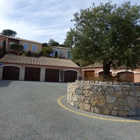 Hébergement de vacances 3 Pieces Duplex Avec Piscine, Clim, Wifi Et Parking - Fr-1-504-681 Saint-Raphaël